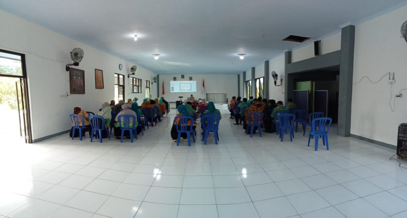 SOSIALISASI KURIKULUM MERDEKA BELAJAR SMP NEGERI 1 NGADIROJO
