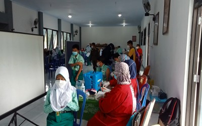 VAKSINASI TAHAP KE-2 UNTUK SISWA-SISWI SMP NEGERI 1 NGADIROJO