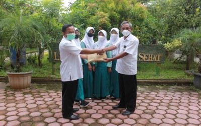 Penyerahan Sumbangan Dari SMPN 1 Ngadirojo Untuk Korban Bencana Gunung Semeru